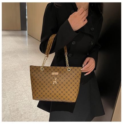 Medium sized Tote bag pu material